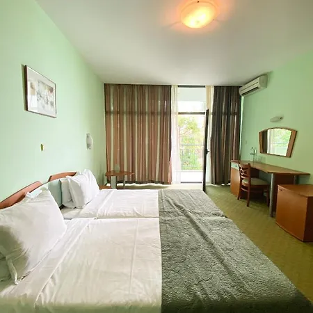 - One Bedroom Beachfront Apartment Golden Sands